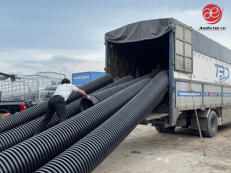 Kho bãi hiện diện ở các thành phố lớn và dọc tuyến QL1